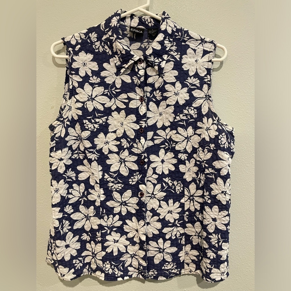 Erika sleeveless button down top in blue.  Hawaiian Floral print. Size L